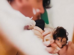 池赫拉的音乐旅程与人生故事：从新星到璀璨巨星的蜕变之路