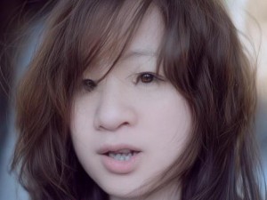 浪花一阵接一阵涌来海岸的低语与心潮的交响曲