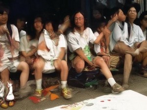 宝宝腿部不适靠墙抬起真的能缓解疼痛吗专家解读与建议