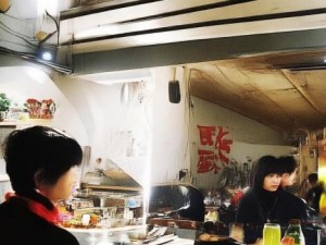 1. 尿布使用不当宝宝下面湿透了还嘴硬疼的原因和治疗方法