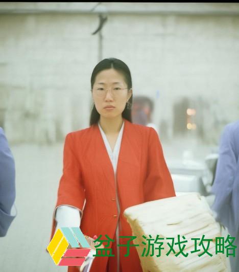 哔哩哔哩情侣热潮来袭，甜蜜互动引发青春共鸣与潮流风尚