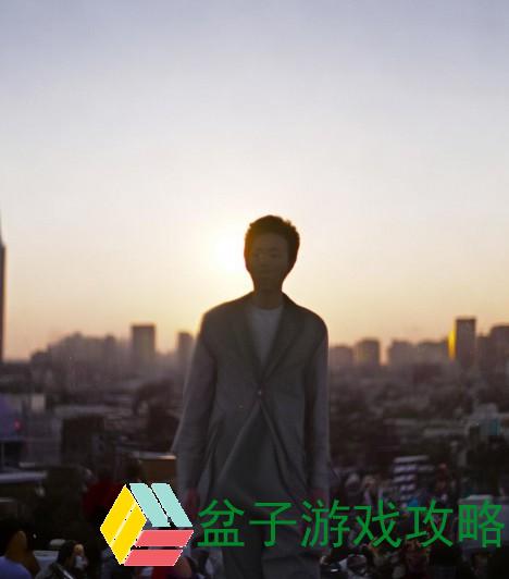 老公看到我与朋友亲密互动露出开心笑容的背后故事