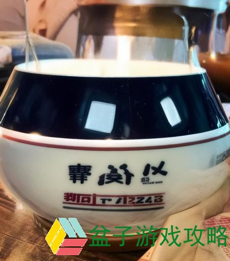 大叔看上女儿的闺蜜的演员叫什么中文;大叔盯着年轻女孩
